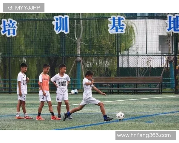 从草根到绿茵场梦想成真如何通过努力变成足球明星的成功之路